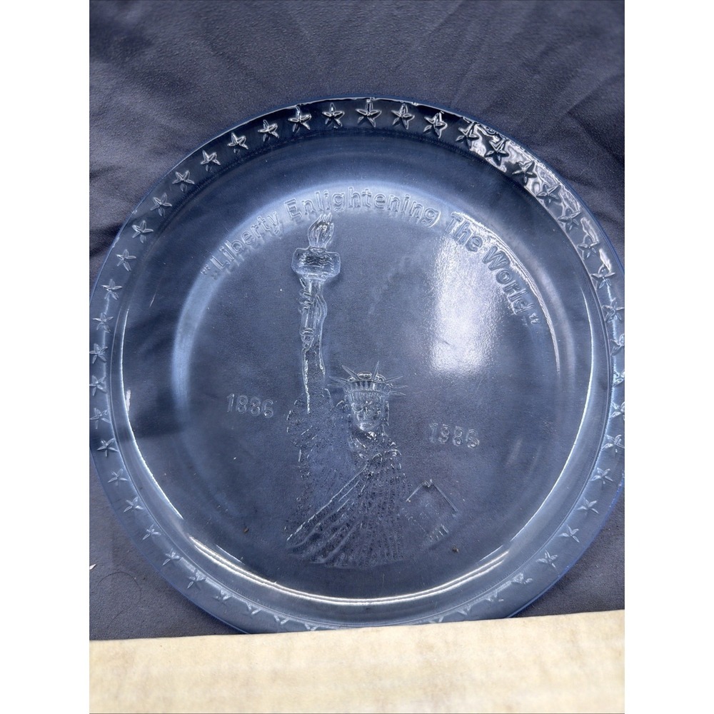 Tiara Exclusives‎ Statue of Liberty Ice Blue Patriotic Glass Plate